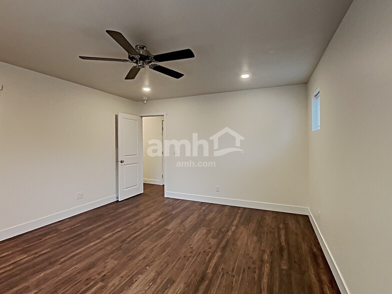 Building Photo - 12401 83rd Ave E