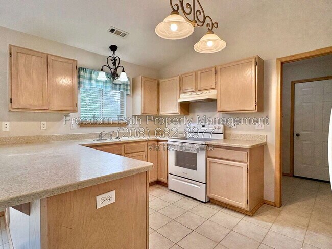 Building Photo - 500 E Sand Wedge Dr