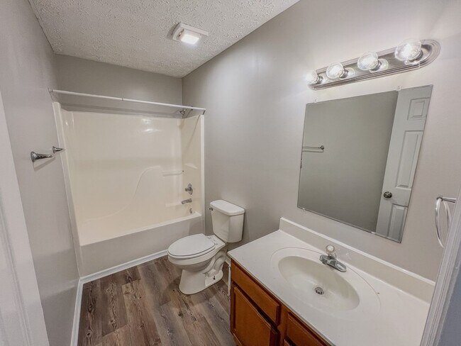 Building Photo - 804 Forest Dale Ln