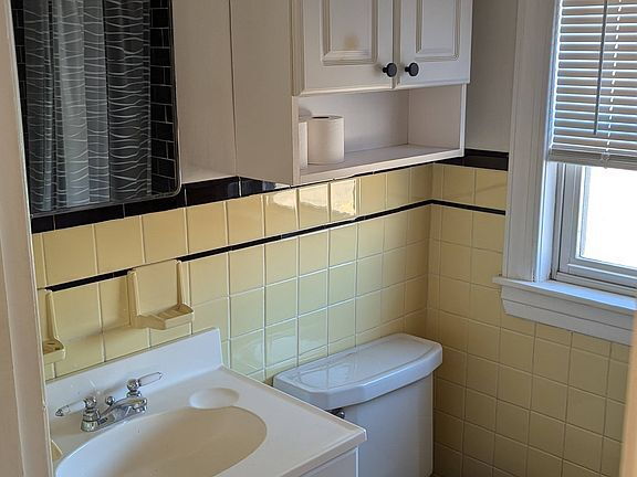 Building Photo - Comfortable home