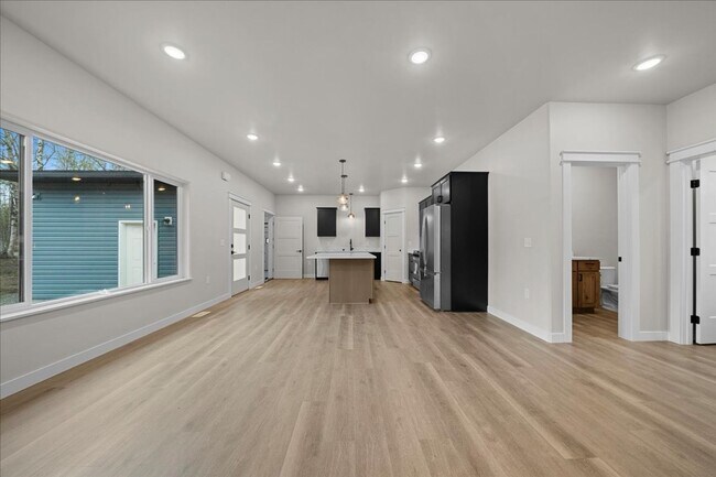 Building Photo - 7404 N Paw St