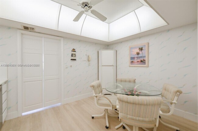 Building Photo - 4900 N Ocean Blvd