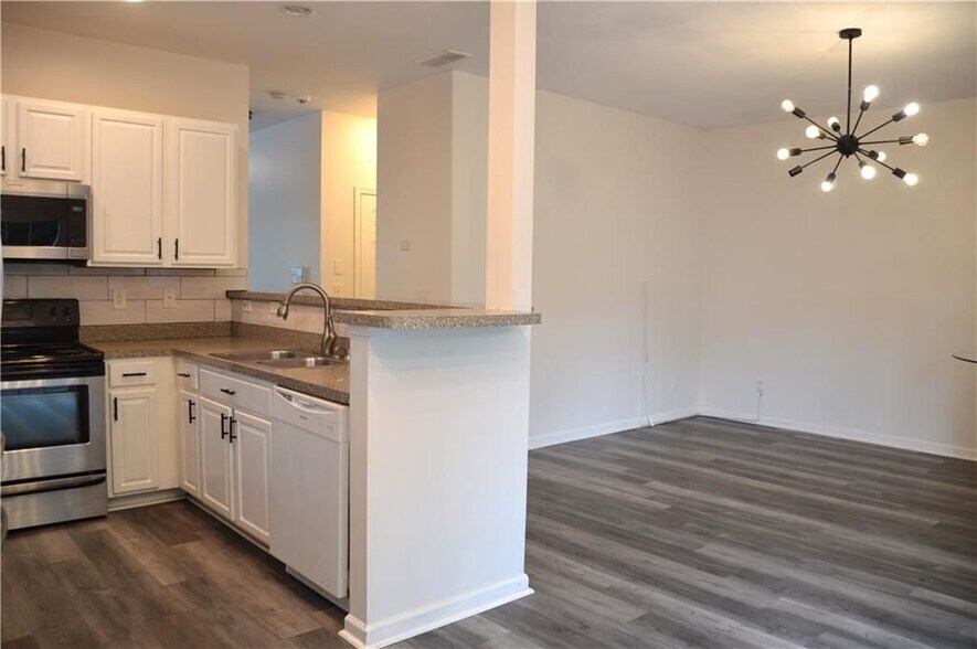 Building Photo - 3072 Cedar Glade Ln NE