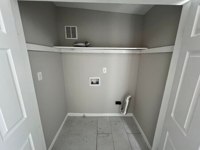 Building Photo - Beautifully Updated 2 bdrm/2bth Home Located in the Peter Paul Neighborhood mere minutes from Dow...