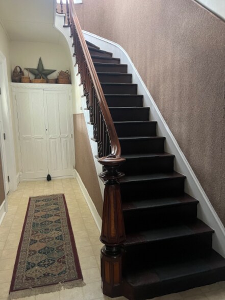 Building Photo - 214 E Orleans St