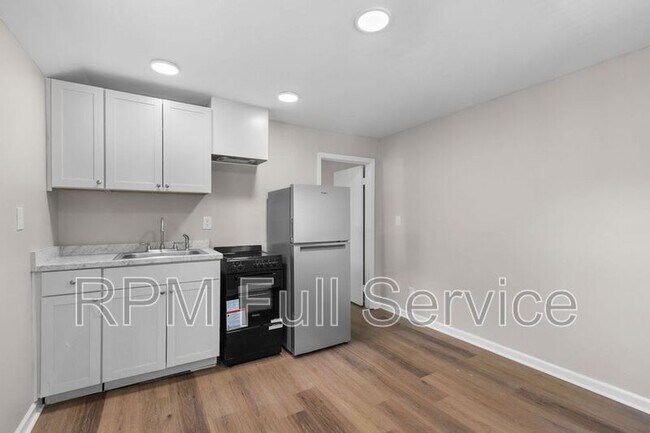 Building Photo - 325 54th Ave N