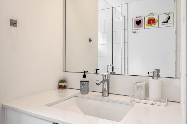 Building Photo - 620D 10th Ave E