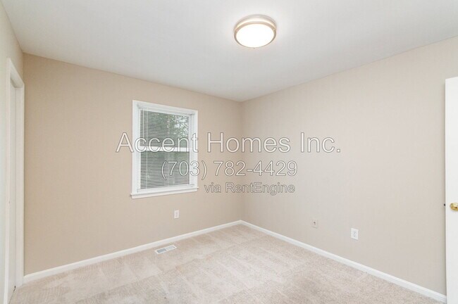 Building Photo - 210 S 26th St