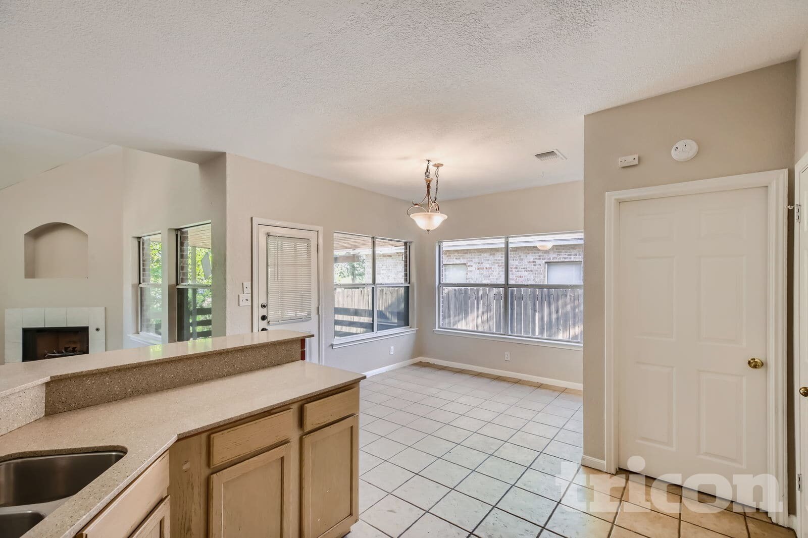 Building Photo - 12430 Canyon Ct