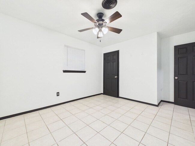 Building Photo - 619 SW 45th St