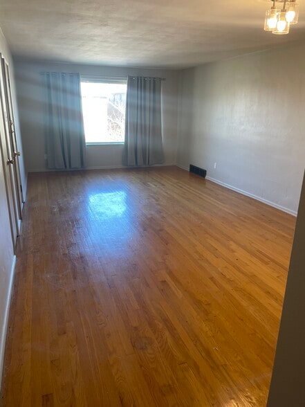 Building Photo - 7332 Hampshire Dr