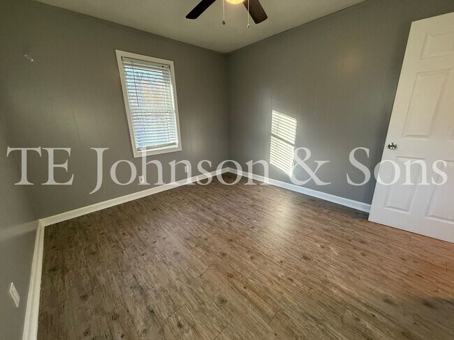 Building Photo - Sterling Pointe Apartments – Updated 2 Bedroom Living in West End Winston-Salem