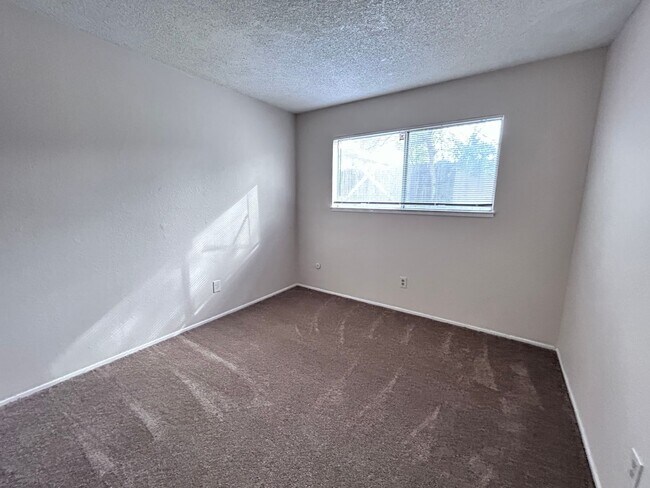 Building Photo - 5712-5714 Manzanita Avenue