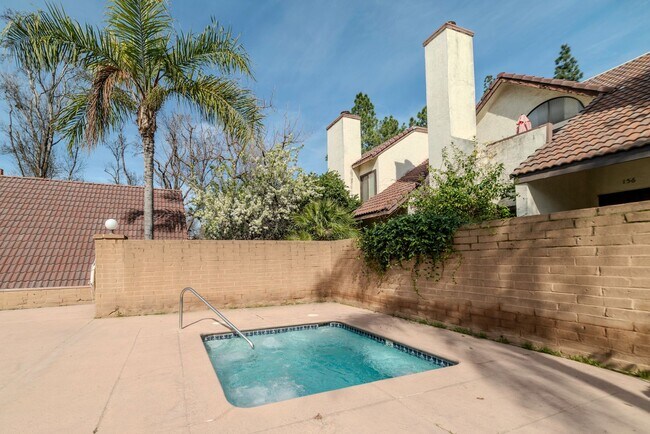 Building Photo - 3/2.5 Executive Condo in Downtown Fresno (...