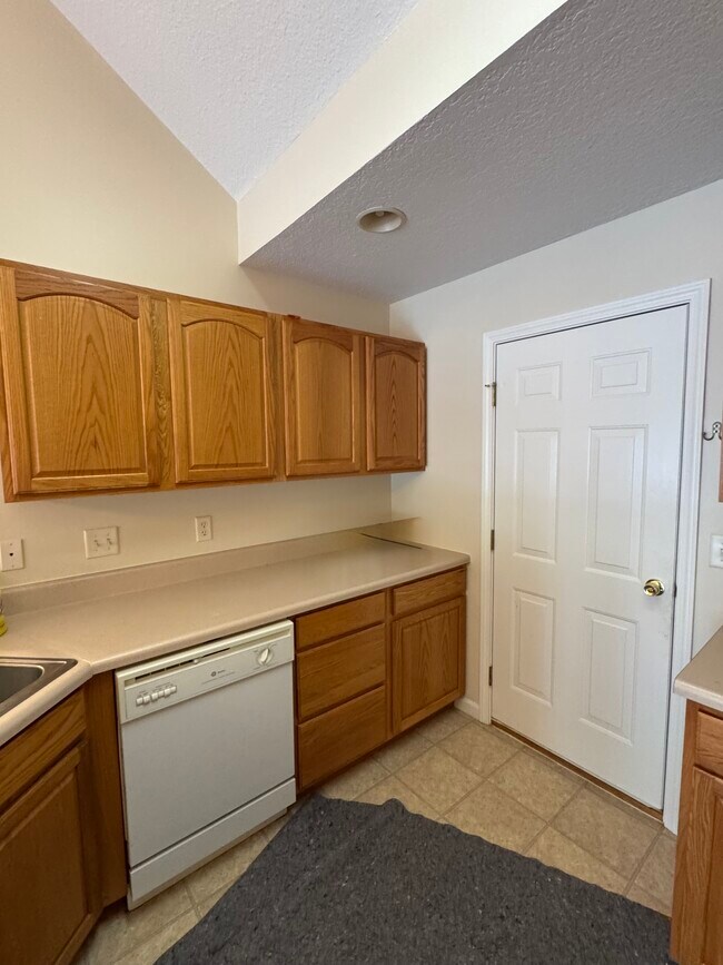 Building Photo - 3553 Oak Villa Way