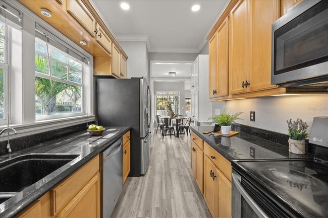 Building Photo - 748 Altaloma Ave