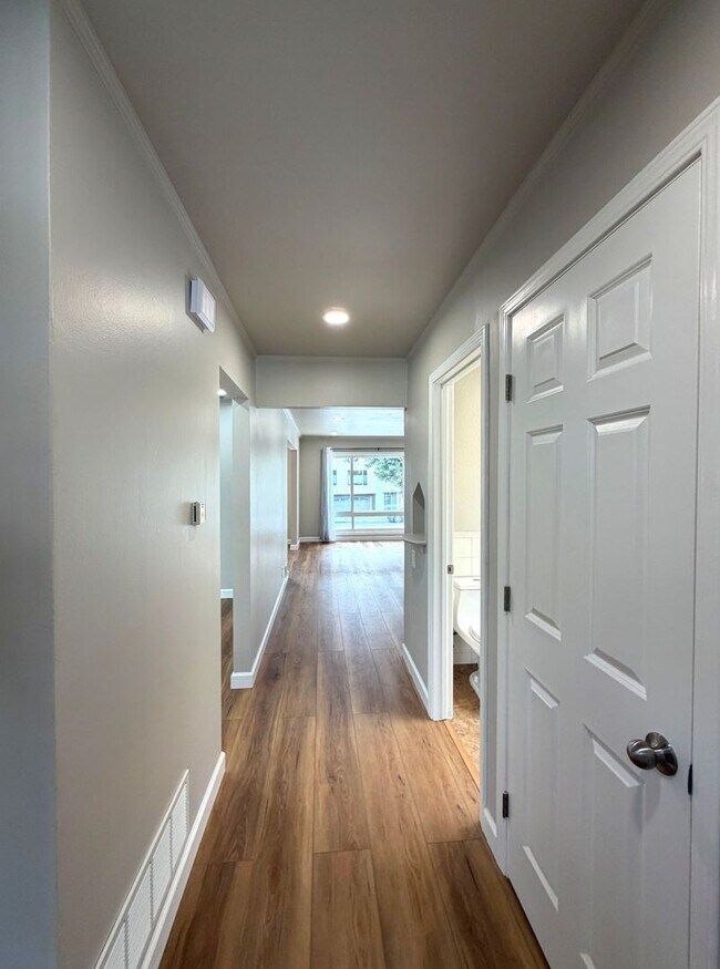 Building Photo - TOTAL REMODEL LARGE BRIGHT 1800sf 3BR/2BA/2GR Cayuga Terrace Home  AVAILABLE NOW