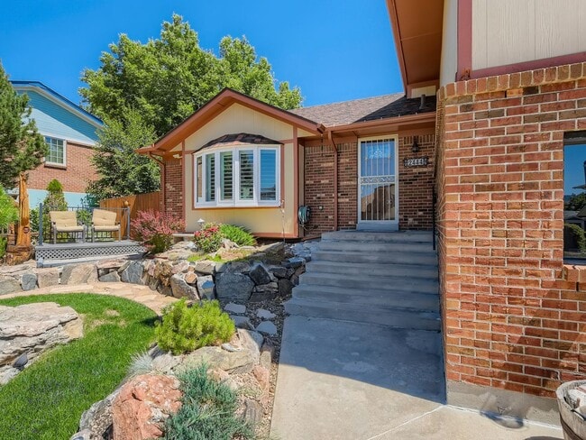 Building Photo - Charming 4 Bedroom 2.5 Bath in Lakewood!