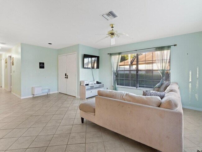 Building Photo - 1607 Laurel Leaf Ln