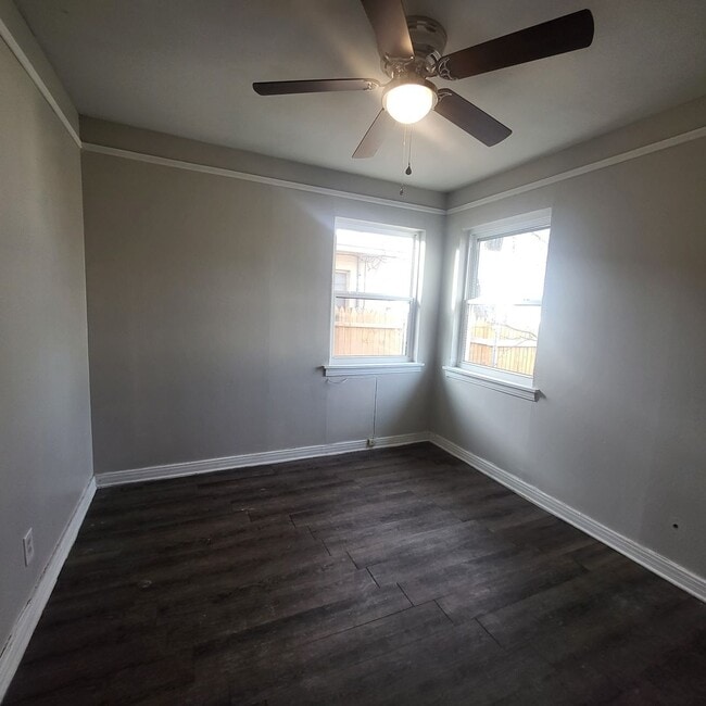 Building Photo - 2306 SW 8th Ave