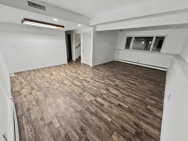 Building Photo - 9324 Kavik St