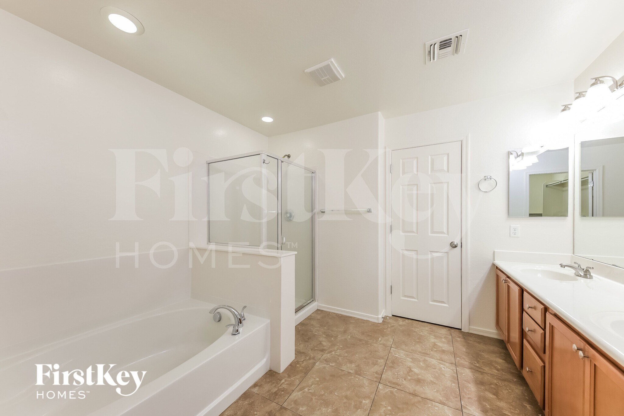 Building Photo - 11028 E Silver Springs Ave