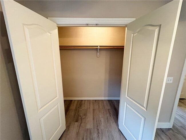 Building Photo - 1284 N Cannondale Dr