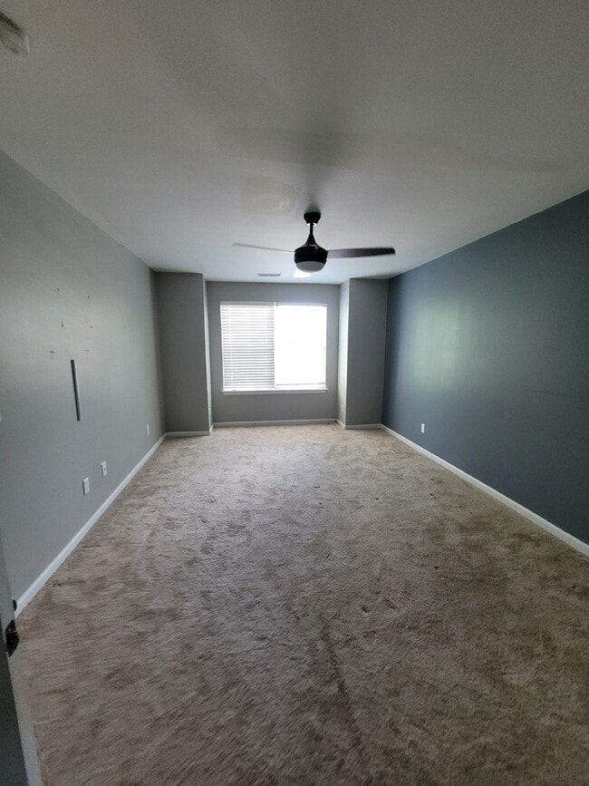 Building Photo - Spacious Three Bedroom Townhome in Wellstone!