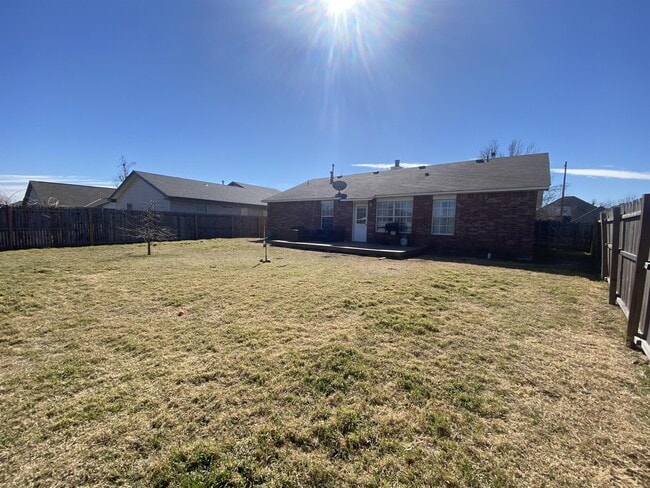 Building Photo - 909 N Windermere Dr