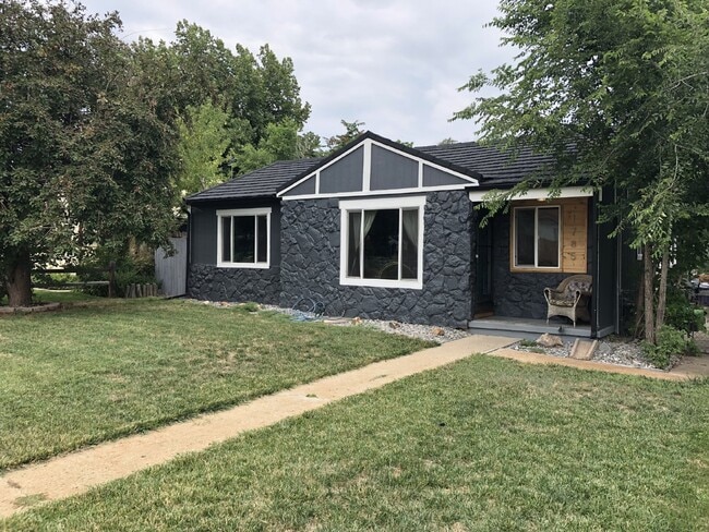 Primary Photo - MOVE IN SPECIAL: Move in before November 2...