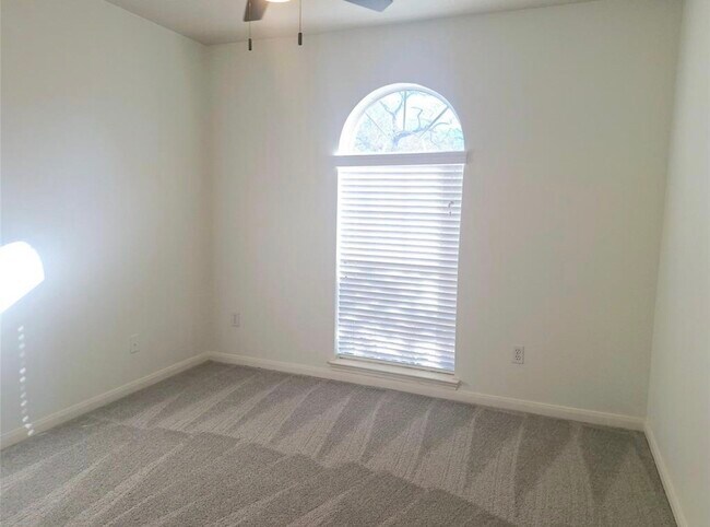 Building Photo - 17124 Gleneagle Dr S