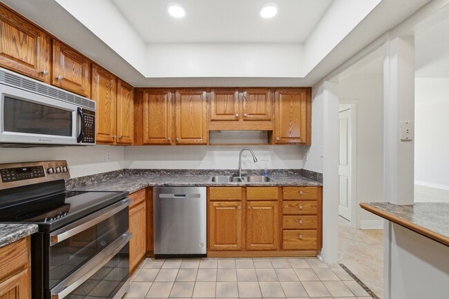 Building Photo - 615 Bayshore Dr