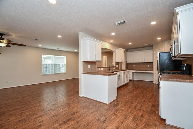 Building Photo - 1115 Eden Park Ln