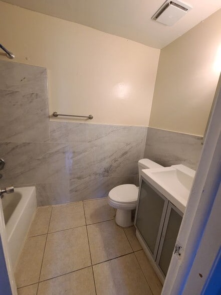 Building Photo - 1712 SW 40th Terrace