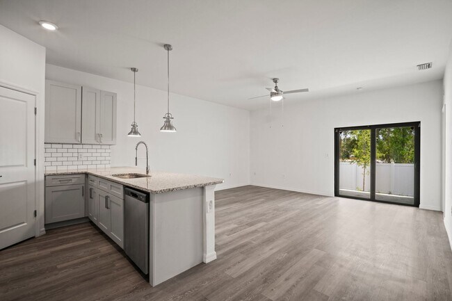 Building Photo - 4718-4718 29th St SW