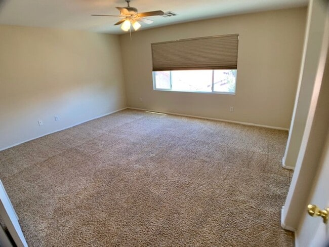 Building Photo - 9679 Ridgebluff Ave