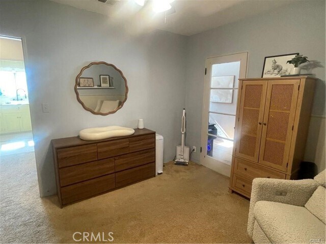 Building Photo - 4586 Sunnyside Dr