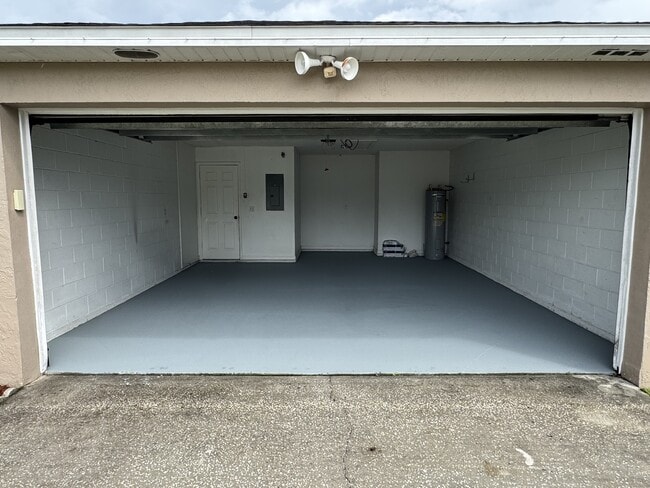 Building Photo - 683 Sagamore Dr