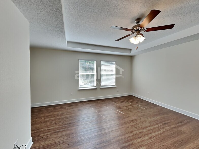 Building Photo - 205 Crestrun Loop