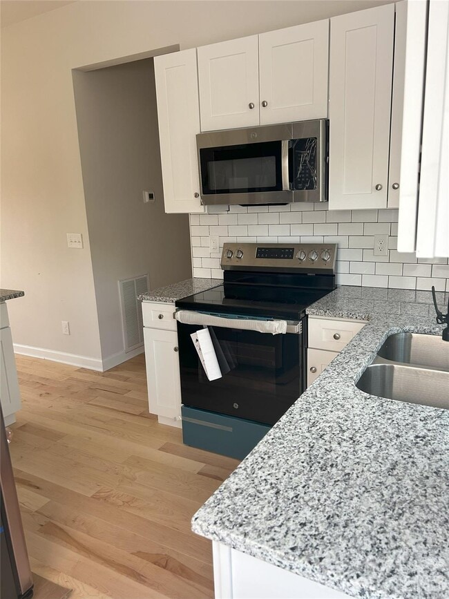 Building Photo - 303 S Main St