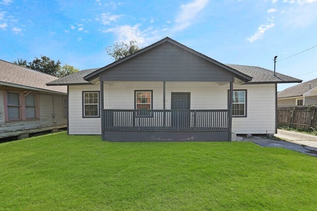 Primary Photo - 6816 Avenue C