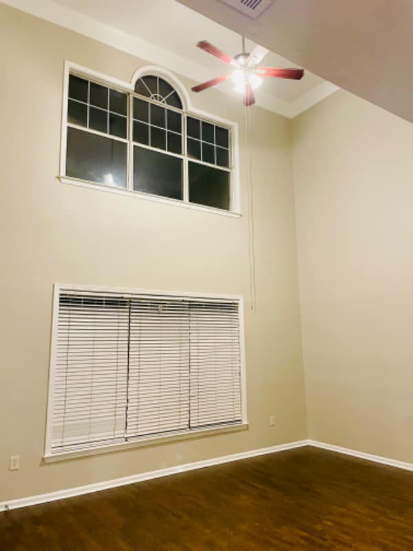 Building Photo - 518 Sandringham Dr