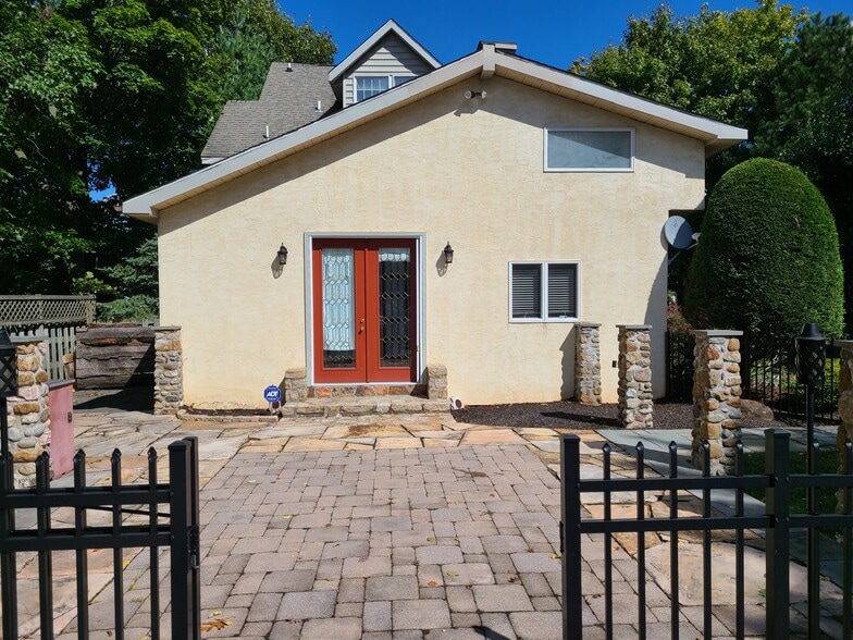 Building Photo - 18 S New Middletown Rd
