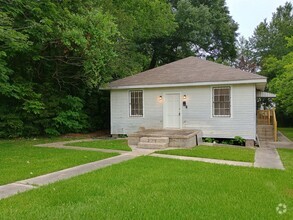 Building Photo - Five bedroom rental