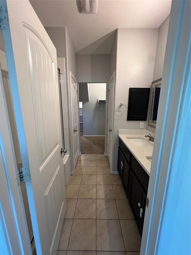 Building Photo - 2880 Donnell Dr