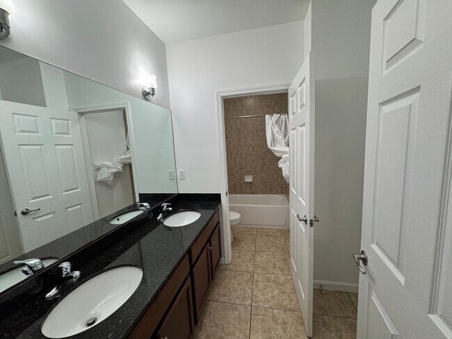 Interior Photo - 1025-1035 NE 10th Ave
