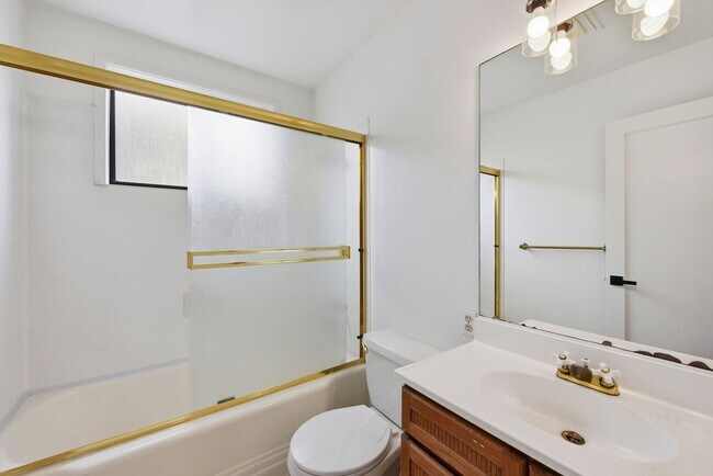 Building Photo - Charming single level family home located in sought after San Lorenzo Village.