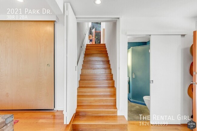 Building Photo - 2021 Park Dr