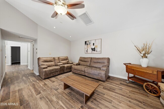 Building Photo - 10432 W Avalon Dr