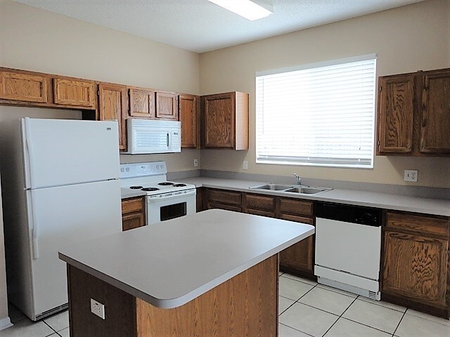 Building Photo - 443 Sand Ridge Dr